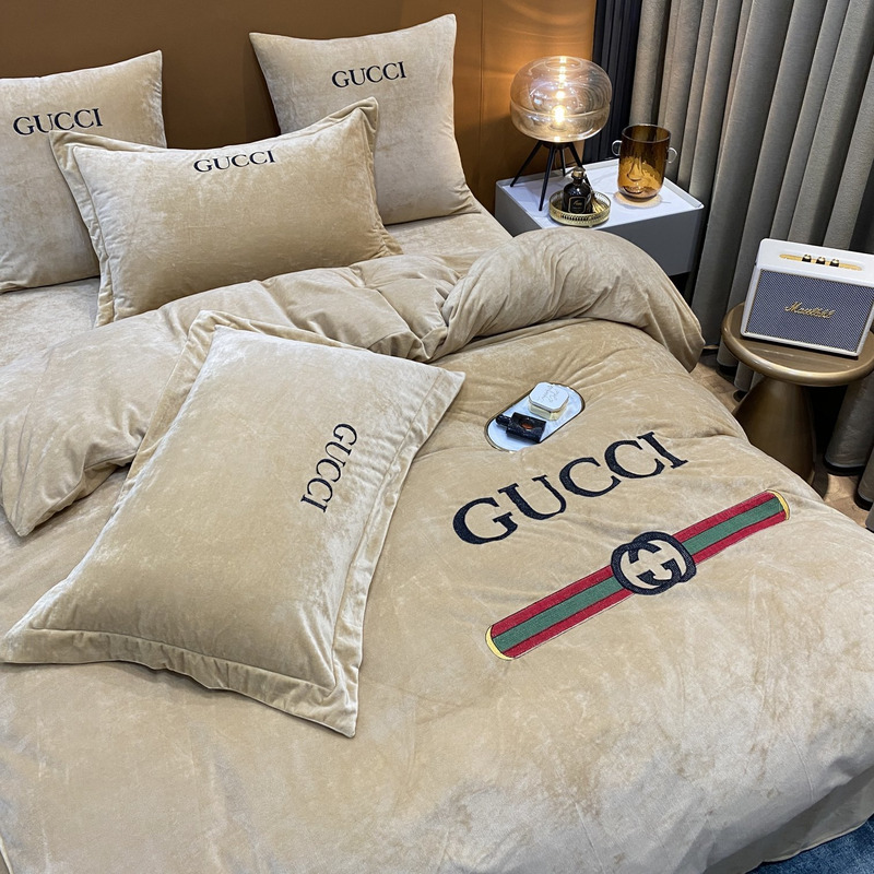 G*u*i four piece bed suit bedding