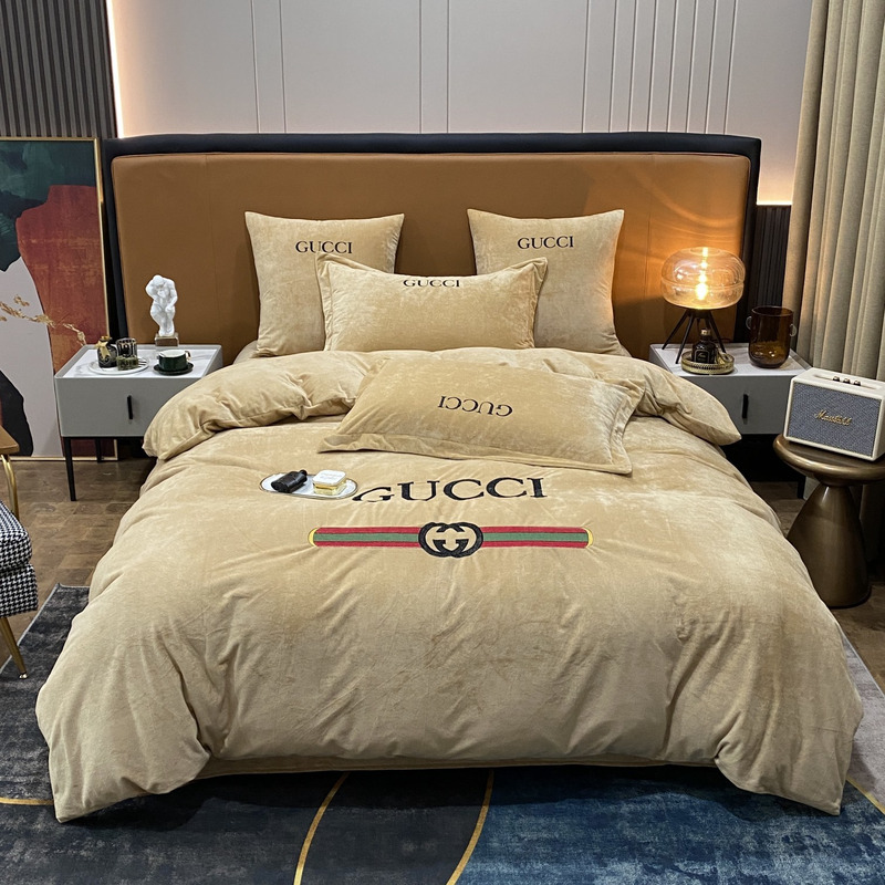 G*u*i four piece bed suit bedding