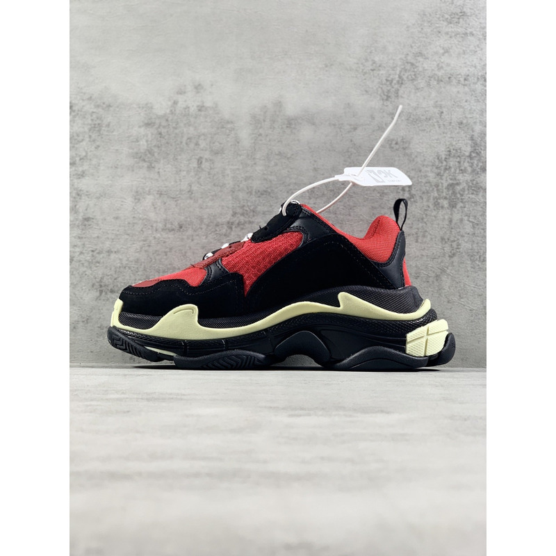 Ba*len*cia*ga triple s sneaker black red