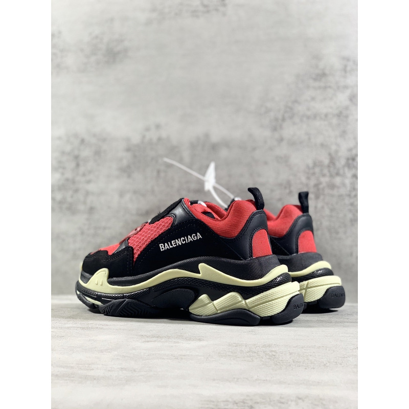 Ba*len*cia*ga triple s sneaker black red