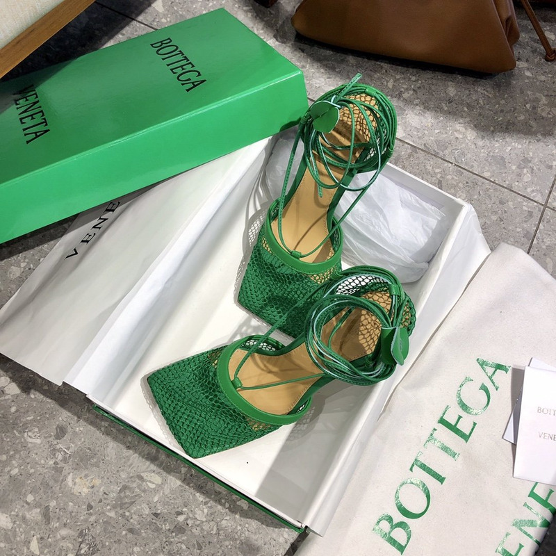 Bo*te*ga ve*ne*ta stretch mesh high heels in green