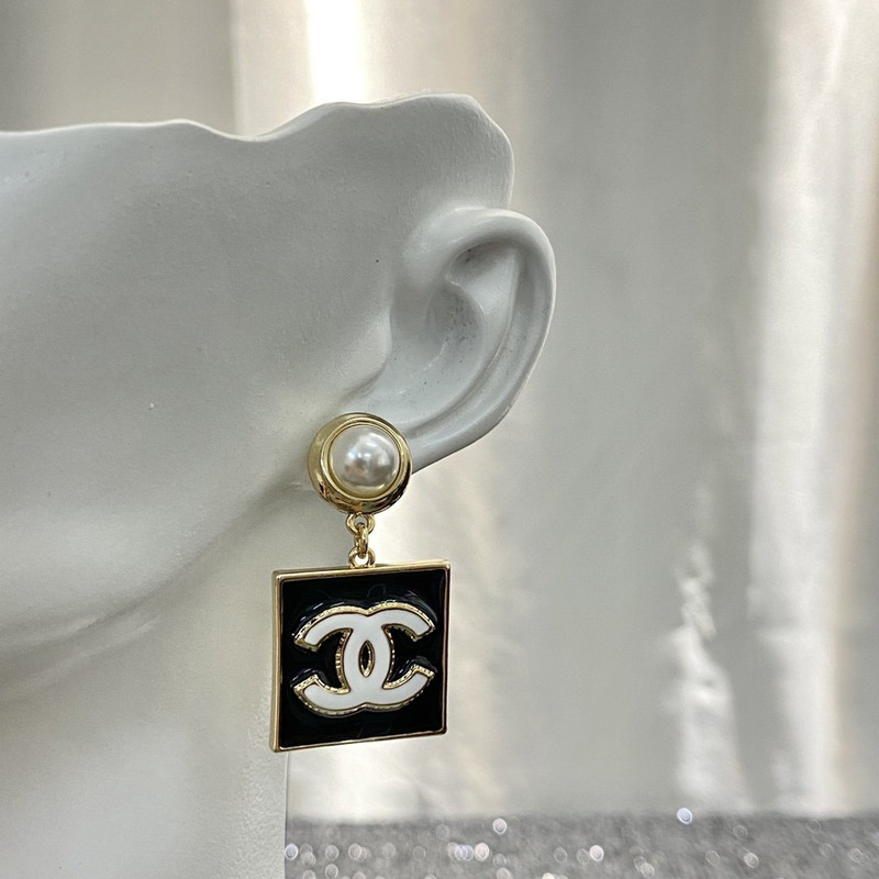 Ch*el 22a  cc logo earrings black and white