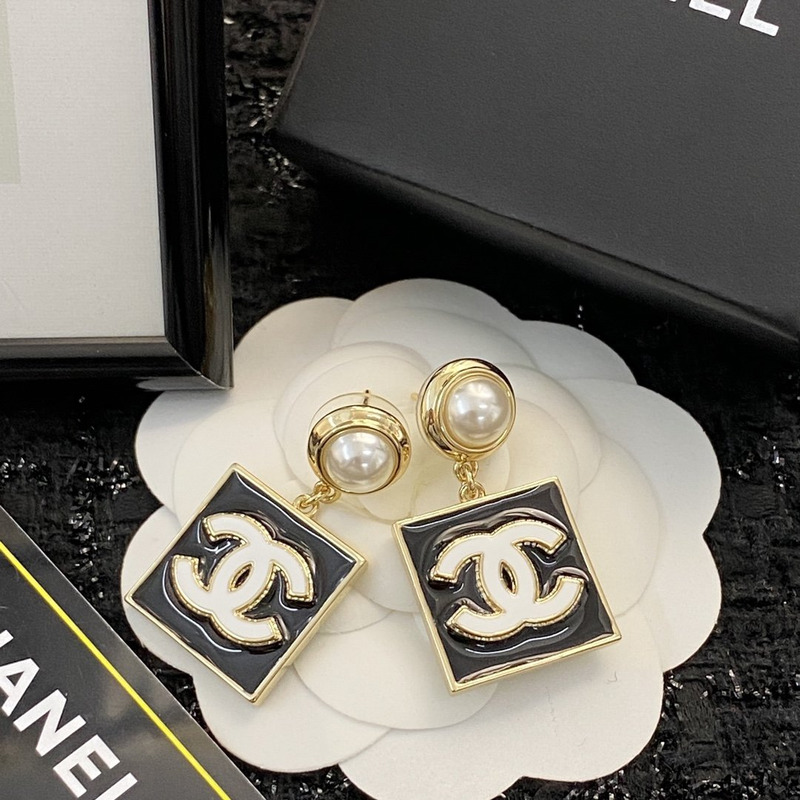 Ch*el 22a  cc logo earrings black and white