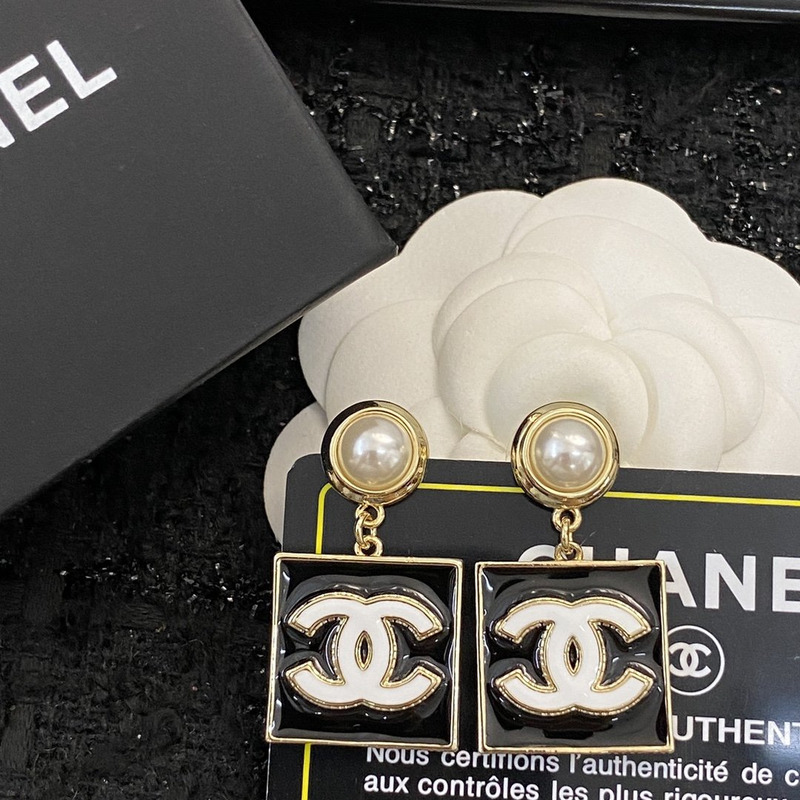 Ch*el 22a  cc logo earrings black and white