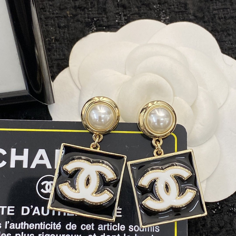 Ch*el 22a  cc logo earrings black and white