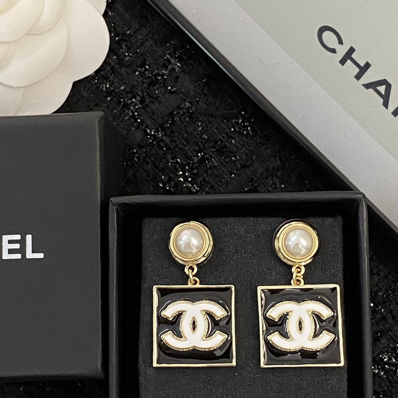 Ch*el 22a  cc logo earrings black and white