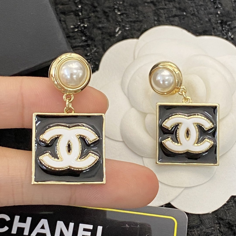 Ch*el 22a  cc logo earrings black and white