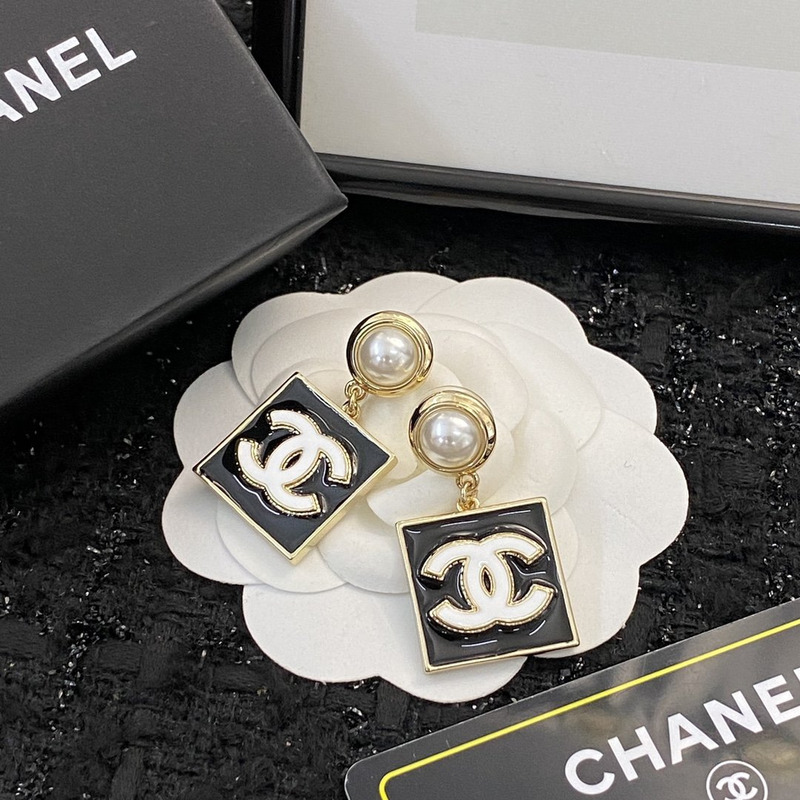 Ch*el 22a  cc logo earrings black and white