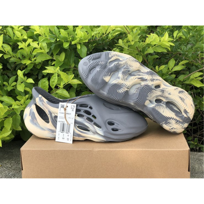 Ad*s yeezy foam runner ‘mxt moon grey’