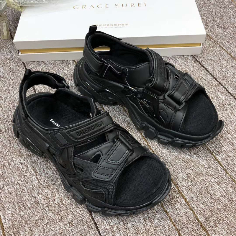 Ba*len*cia*ga chunky track sandals black