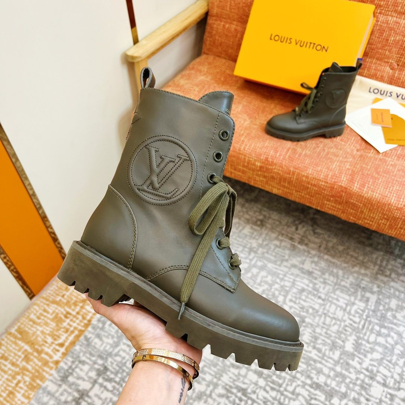 l**is V*t*n leather boots army green