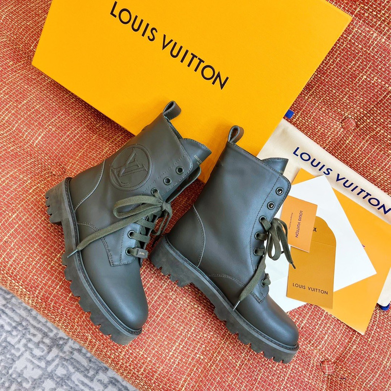 l**is V*t*n leather boots army green