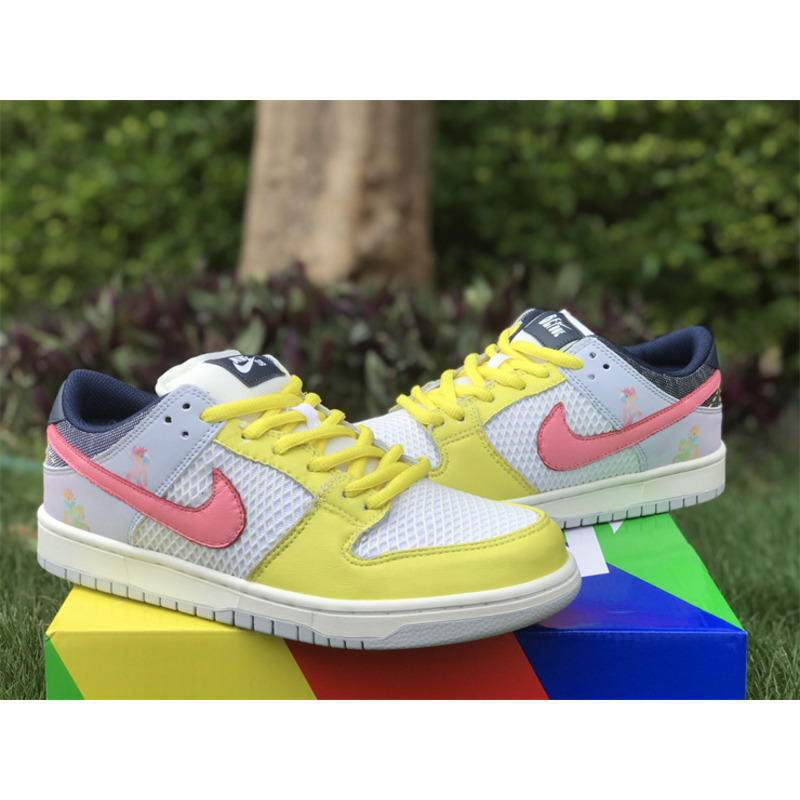 Nike Dunk Low "Be True" Sneaker