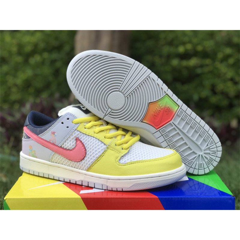 Nike Dunk Low "Be True" Sneaker