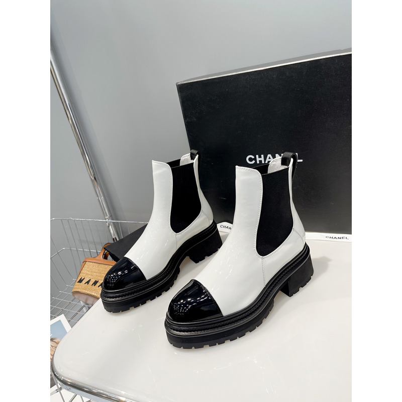 Ch*el plain elegant style logo boots white