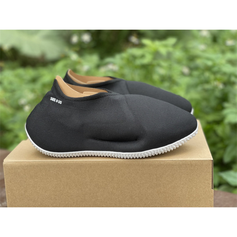 Ad*s yeezy knit runner black