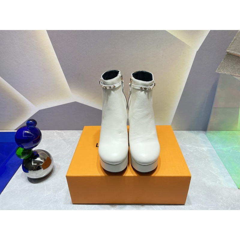 l**is V*t*n afterglow platform ankle boot white