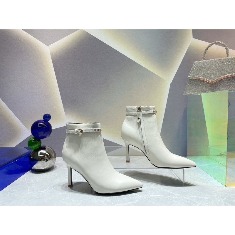 l**is V*t*n signature ankle boot white