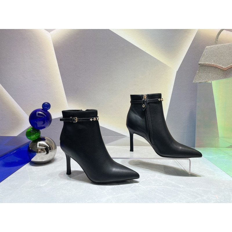 l**is V*t*n signature ankle boot black