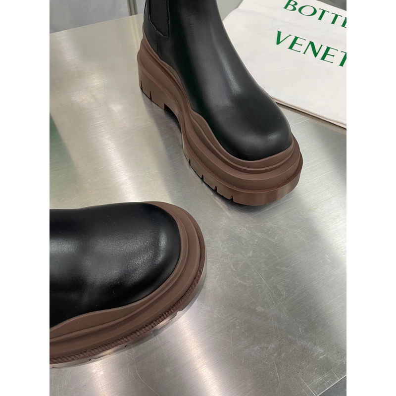 Bo*te*ga ve*ne*ta tire chelsea boot in black and brown