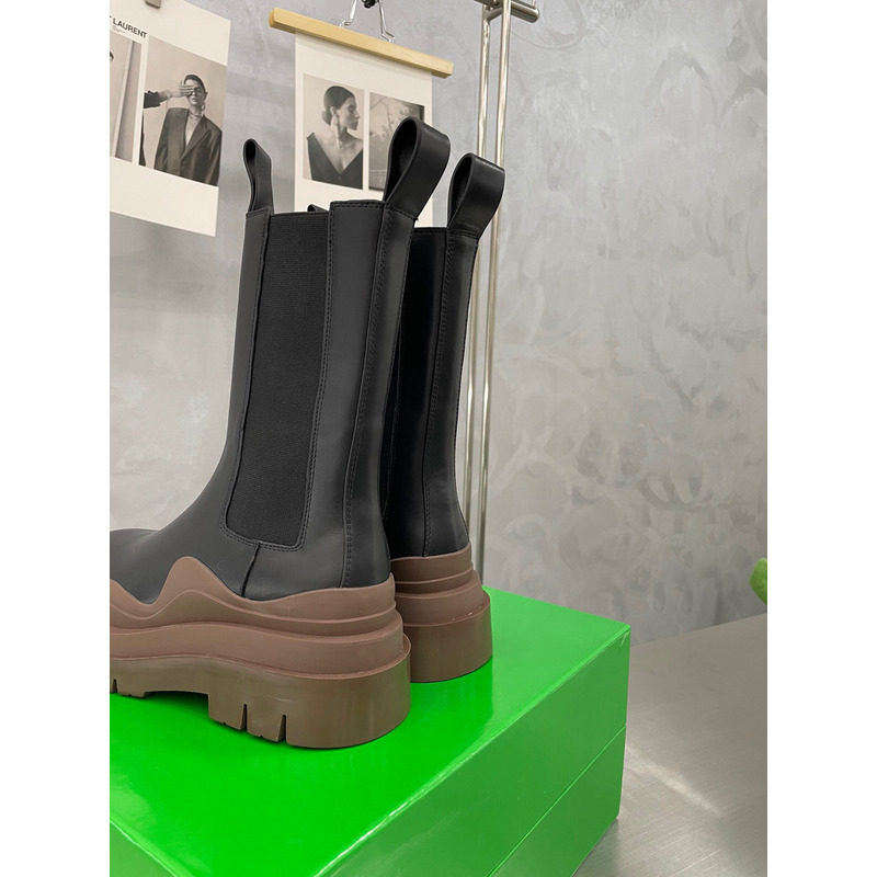 Bo*te*ga ve*ne*ta tire chelsea boot in black and brown