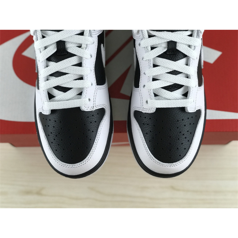 Nike Dunk Low “Reverse Panda” in White&Black