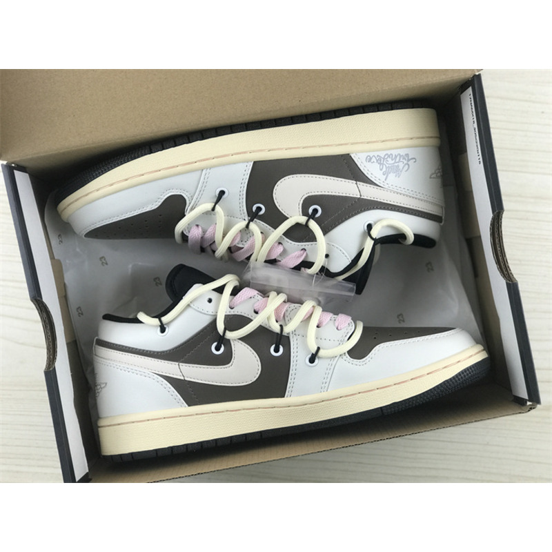 Jordan 1 Dunk Low in White＆Ｇrey