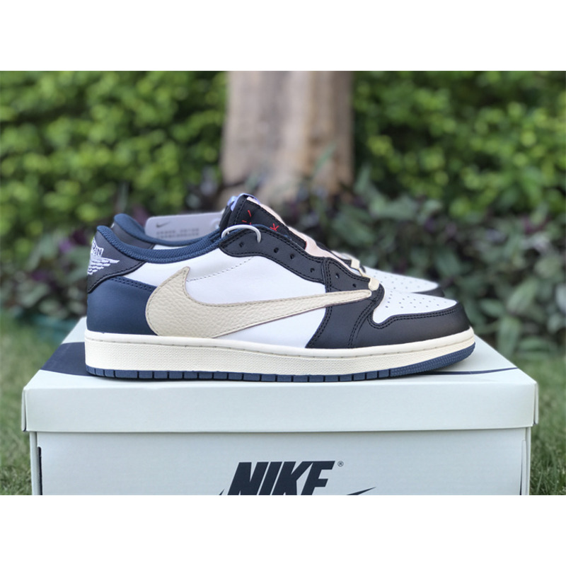 Jordan Low OG x Travis Scott Reverse Mocha in Navy