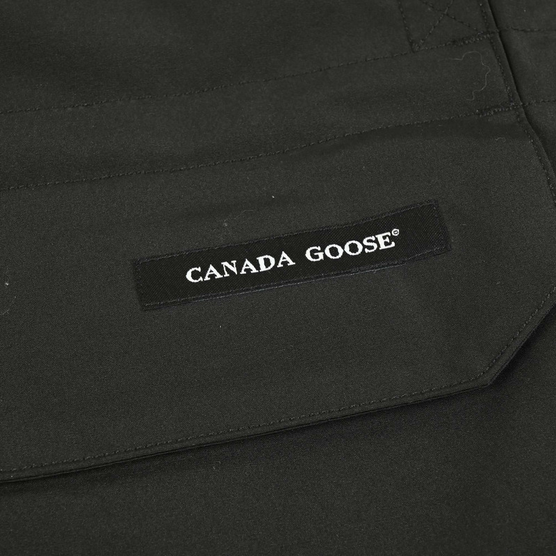 Can*a Go*e expedition parka in black