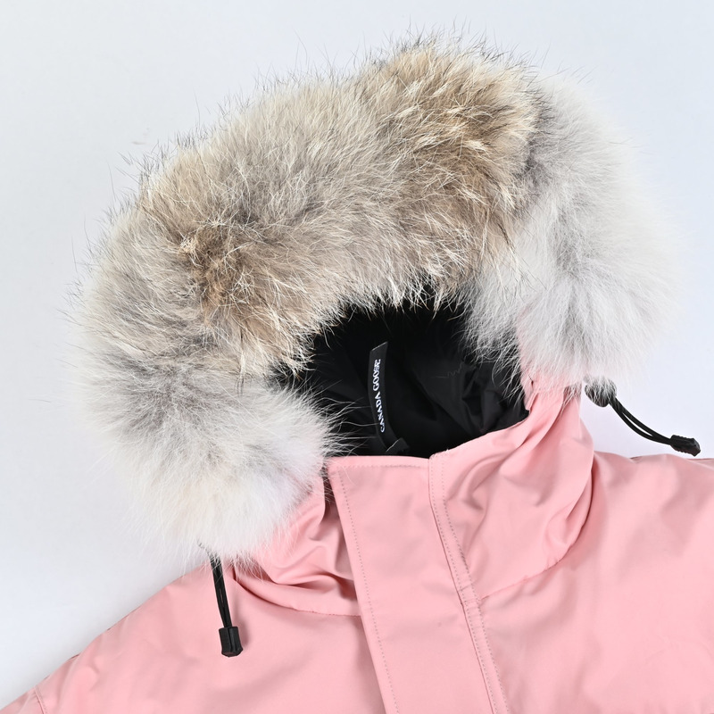 Can*a Go*e expedition parka in pink