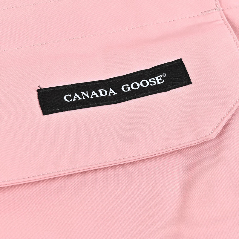 Can*a Go*e expedition parka in pink