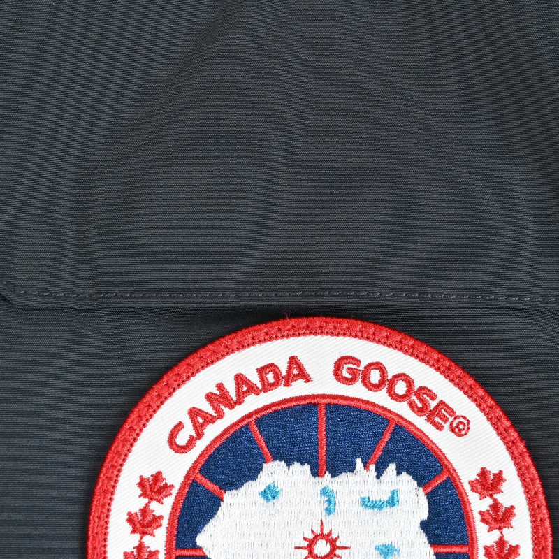 Can*a Go*e expedition parka in navy