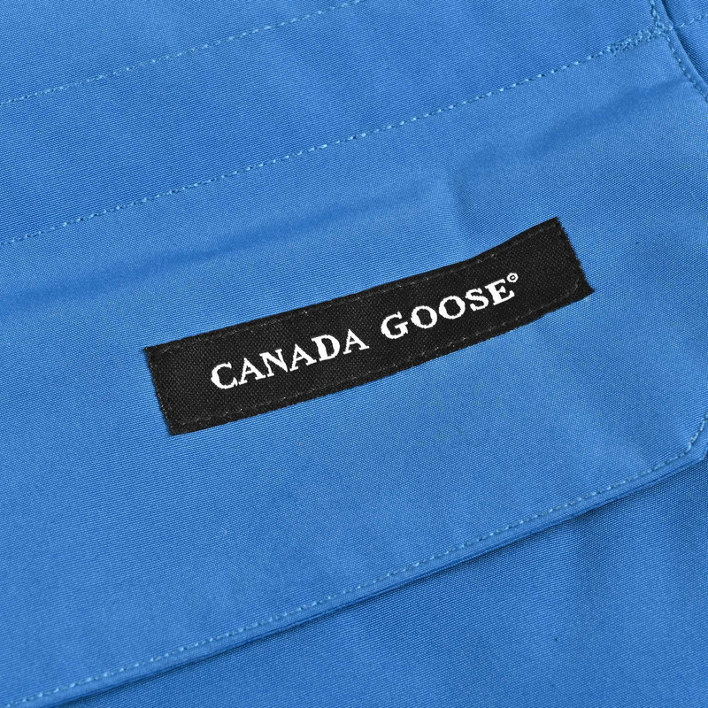 Can*a Go*e expedition parka in dark blue