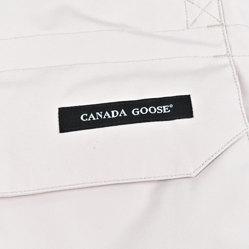 Can*a Go*e expedition parka in white