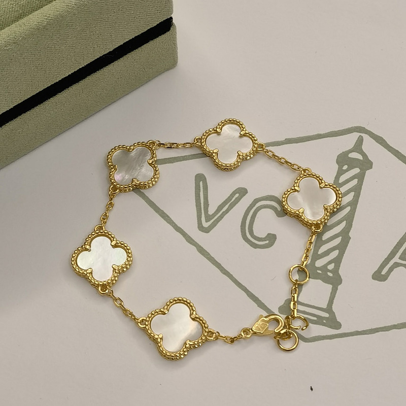 Van Cleef & ArPels Vintage Alhambra Bracelet Gold