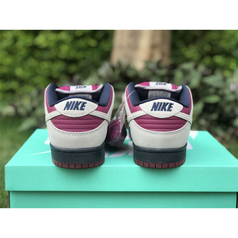 Nike SB Dunk Low Atmosphere Grey True Berry