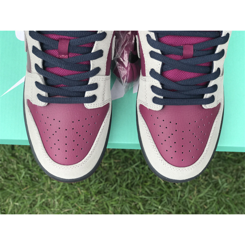 Nike SB Dunk Low Atmosphere Grey True Berry