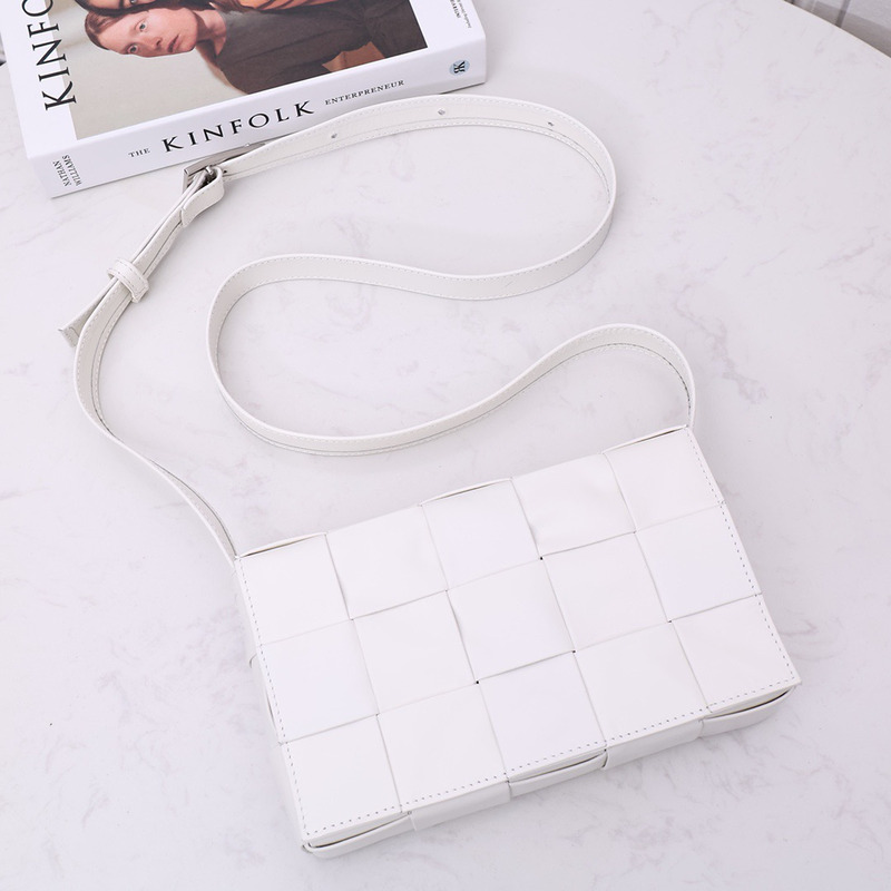 Bo*te*ga ve*ne*ta intrecciato leather crossbody bag