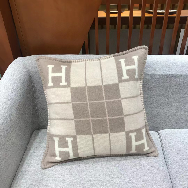 H**mes avalon wool pillow beige