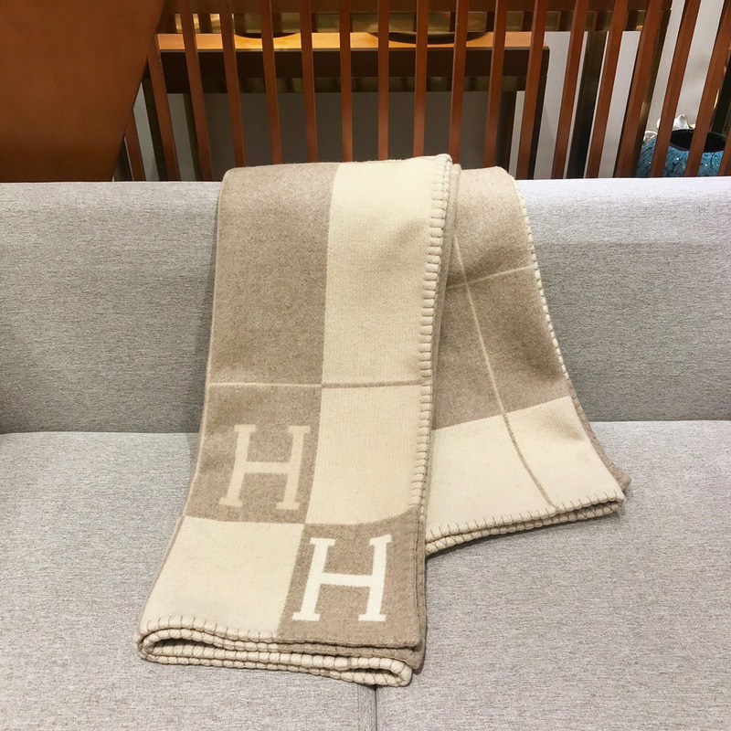 H**mes avalon iii throw wool blanket beige