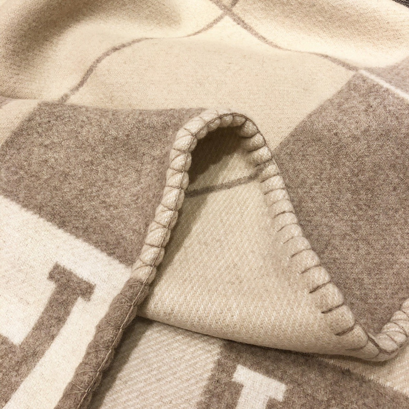 H**mes avalon iii throw wool blanket beige