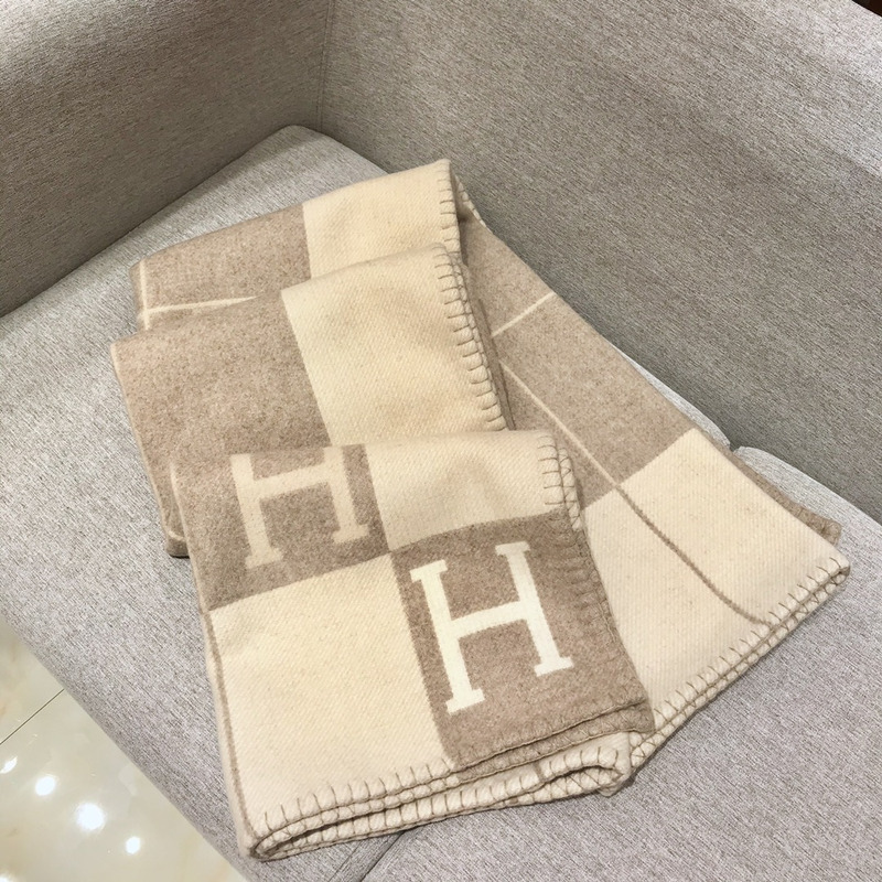 H**mes avalon iii throw wool blanket beige