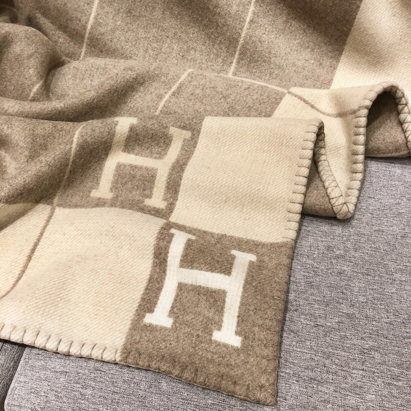 H**mes avalon iii throw wool blanket beige