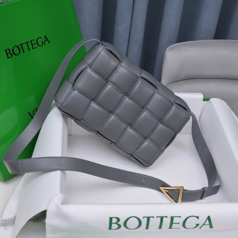 Bo*te*ga ve*ne*ta padded cassette shoulder bag in grey