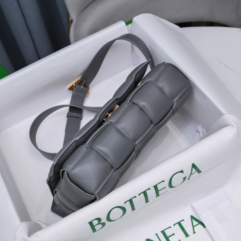 Bo*te*ga ve*ne*ta padded cassette shoulder bag in grey