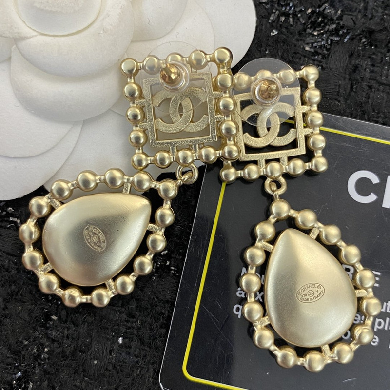 Ch*el vintage pearl fritillary rose gold earring