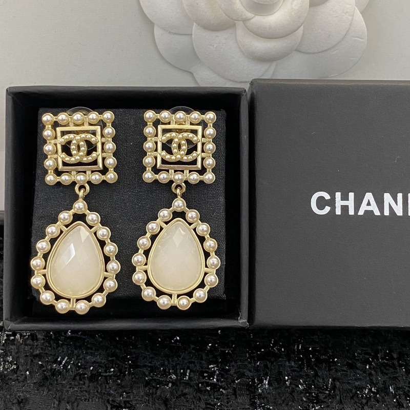 Ch*el vintage pearl fritillary rose gold earring