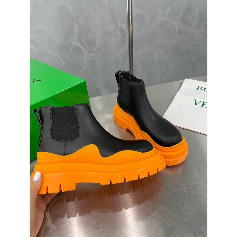 Bo*te*ga ve*ne*ta tire ankle chelsea boot in black and tangerine