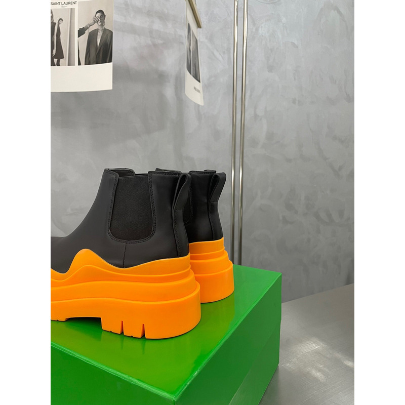 Bo*te*ga ve*ne*ta tire ankle chelsea boot in black and tangerine