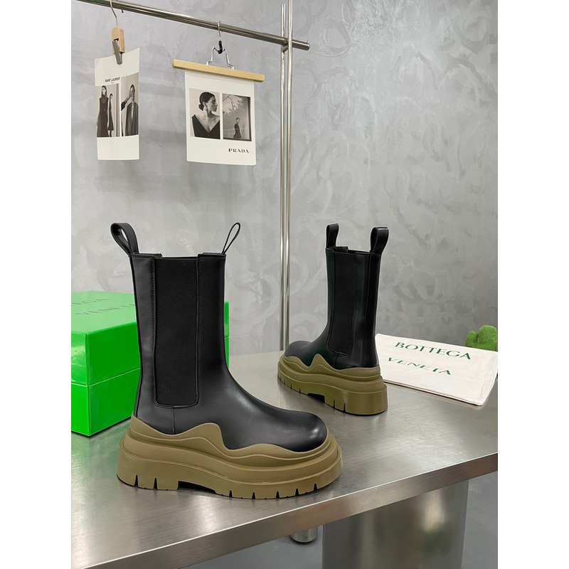 Bo*te*ga ve*ne*ta tire chelsea boot in black and brown